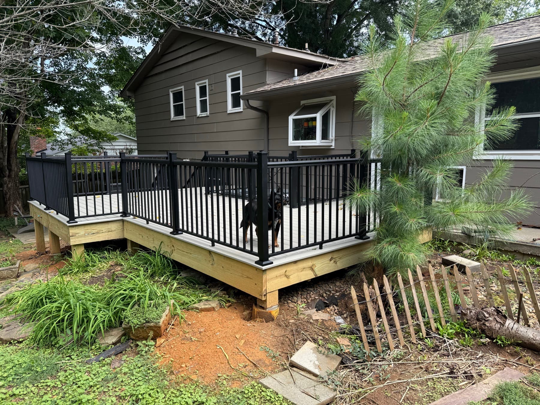 Angled view of the Trex deck corner and black aluminum railing